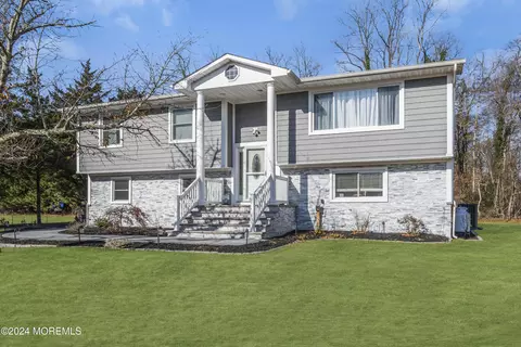 9 Brown Rd, Howell, NJ 07731