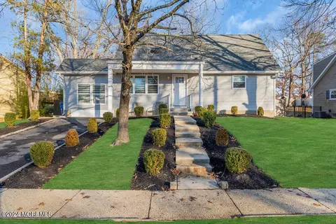 12 New Hampshire St, Jackson, NJ 08527