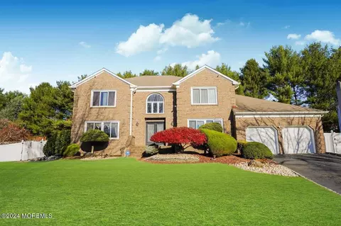 10 Emmons Ct, Marlboro, NJ 07746