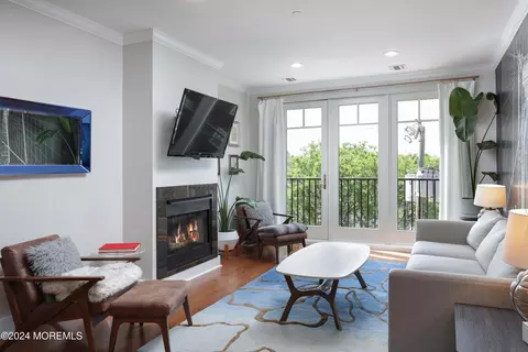 23 Wallace St, Red Bank, NJ 07701