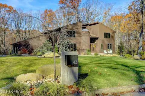 43 Stoney Brook Rd, Holmdel, NJ 07733