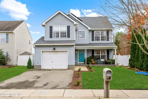 64 Dolphin Cir E, Bayville, NJ 08721