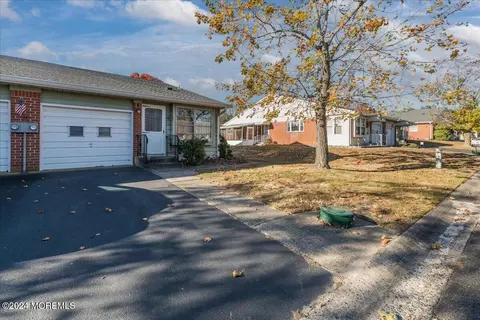 44 Yorktowne Pkwy # B, Whiting, NJ 08759