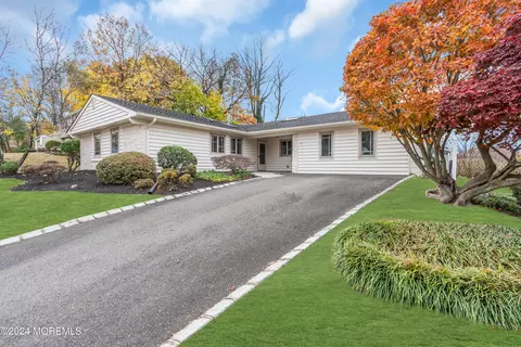 71 Irongate Ln, Aberdeen, NJ 07747