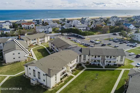 90 Wharfside Dr, Monmouth Beach, NJ 07750