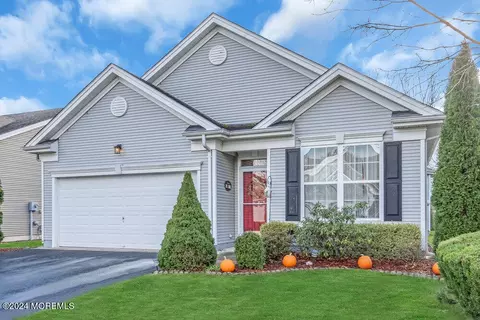3 Woodstock Ct, Jackson, NJ 08527