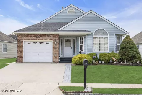 116 Chesterfield Ln, Toms River, NJ 08757
