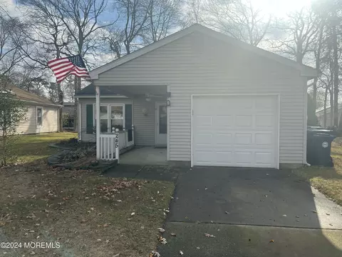 245 Yorktowne Dr, Little Egg Harbor, NJ 08087