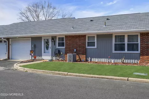 342 Canterbury Ct # C, Lakewood, NJ 08701