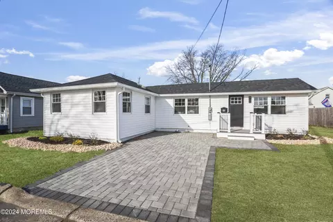 55 Taylor Ave, North Middletown, NJ 07748