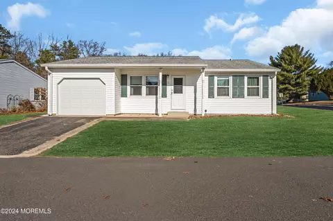 11 Falmouth Ave, Manchester, NJ 08759