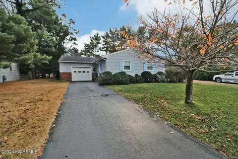 7 Norwich Dr, Toms River, NJ 08757
