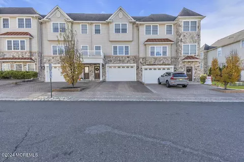 34 White Oak Ln, Aberdeen, NJ 07747