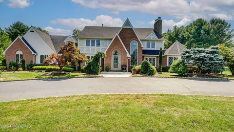 10 Colony Dr, Marlboro, NJ 07746