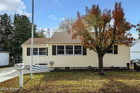 74 Adriatic Ave, Waretown, NJ 08758