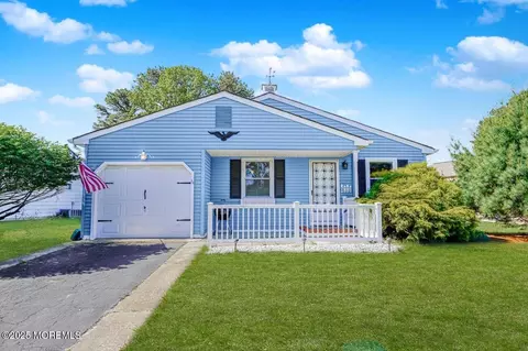 10 Inverell Dr, Toms River, NJ 08757