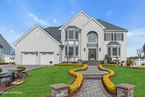 6 Palamino Dr, Jackson, NJ 08527