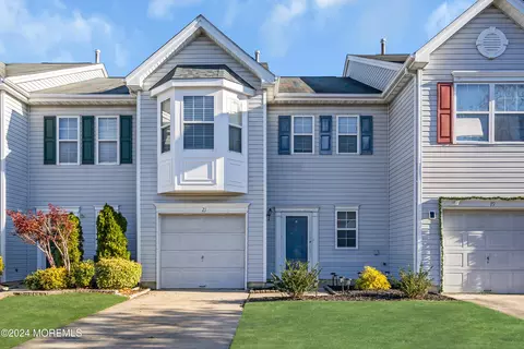 21 Valleybrook Ct, Blackwood, NJ 08012