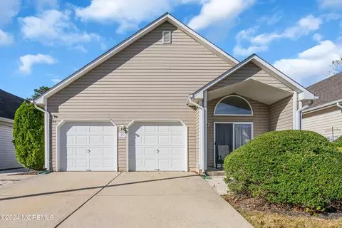 36 Highland Dr, Manahawkin, NJ 08050