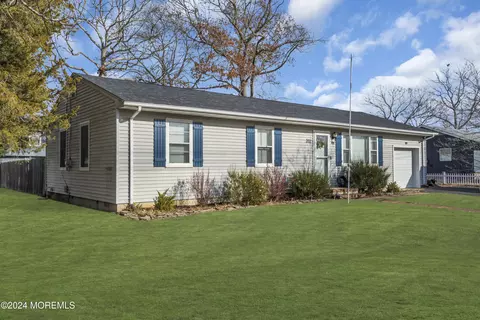 202 Walnut Dr, Lanoka Harbor, NJ 08734
