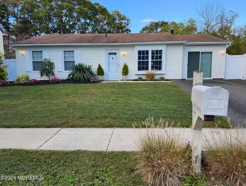 5 Ocean Ave, Barnegat, NJ 08005