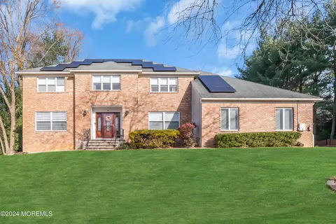 10 Knob Hill Rd, Morganville, NJ 07751