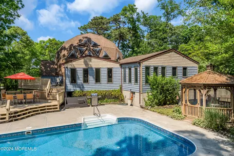 174 Lake Ave, Island Heights, NJ 08732