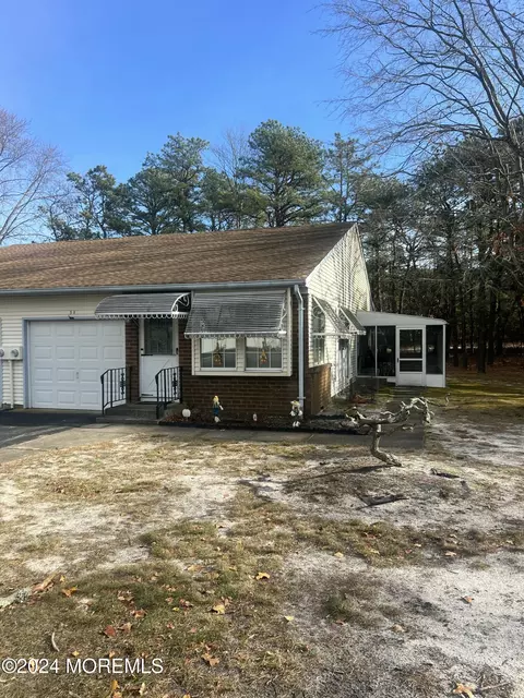 3 Oxford Pl #B, Whiting, NJ 08759
