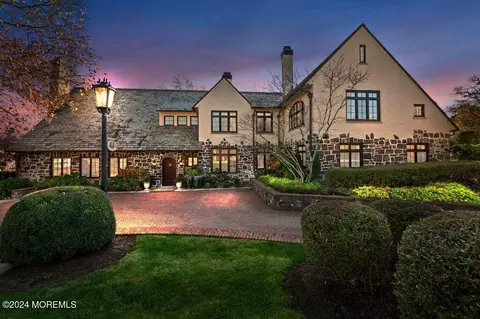 Exterior - 2 Browns Dock Rd, Rumson, NJ 07760 photo 2 of 13