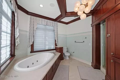 Bath - 2 Browns Dock Rd, Rumson, NJ 07760 photo 4 of 9