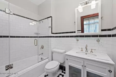 Bath - 2 Browns Dock Rd, Rumson, NJ 07760 photo 6 of 9