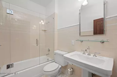 Bath - 2 Browns Dock Rd, Rumson, NJ 07760 photo 2 of 9