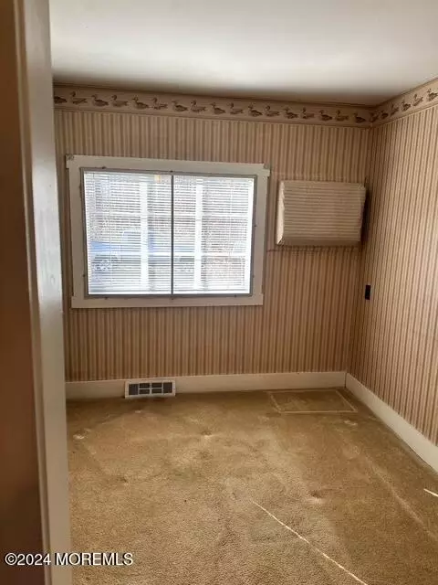 92 Cherry St, Whiting, NJ 08759 photo 8