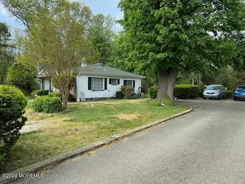92 Cherry St, Whiting, NJ 08759 photo 2