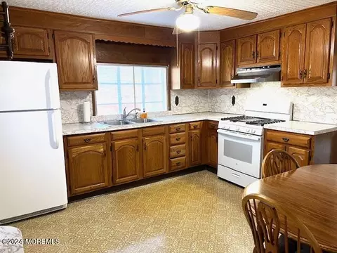 92 Cherry St, Whiting, NJ 08759 photo 16