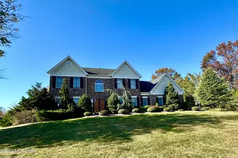 111 Round Hill Dr, Freehold, NJ 07728
