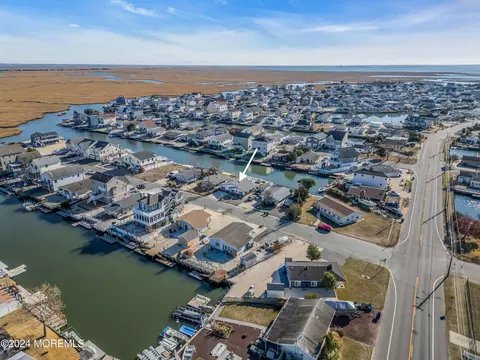 106 E Boat Dr, Little Egg Harbor, NJ 08087