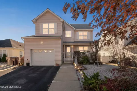 18 Lena Ct, Bayville, NJ 08721