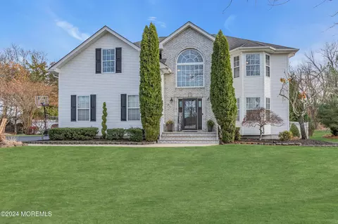 44 Woodview Dr, Howell, NJ 07731