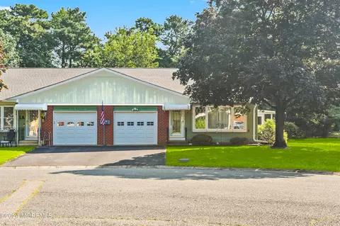 1 Dixon Ct #B, Whiting, NJ 08759