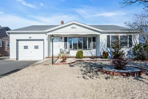 13 Garrett Rd, Toms River, NJ 08757