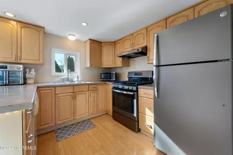 Kitchen - 745 Windsor Pl, Forked River, NJ 08731 photo 2 of 3