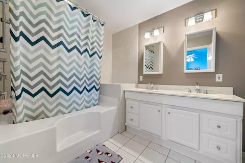 Bath - 745 Windsor Pl, Forked River, NJ 08731 photo 3 of 5