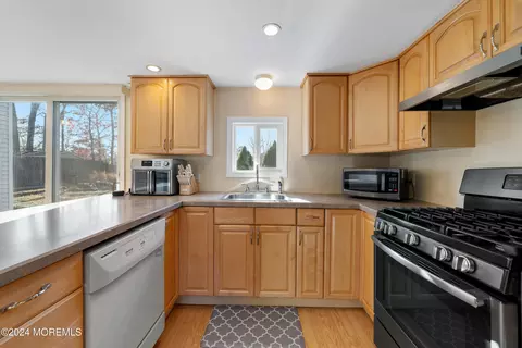 Kitchen - 745 Windsor Pl, Forked River, NJ 08731 photo 3 of 3