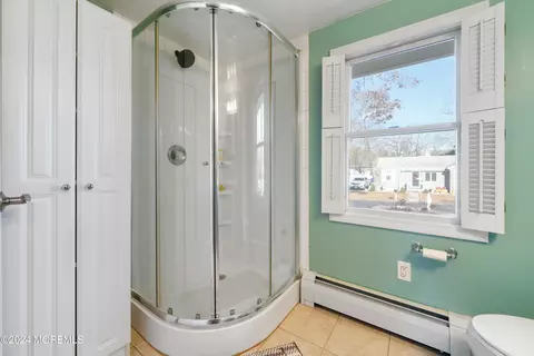 Bath - 745 Windsor Pl, Forked River, NJ 08731 photo 2 of 5