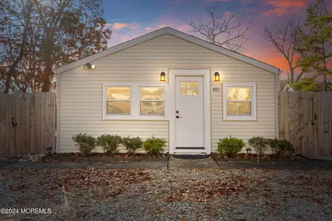 811 Pensacola Rd, Forked River, NJ 08731