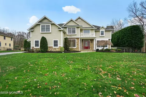 37 Phipps Pl, Tinton Falls, NJ 07724