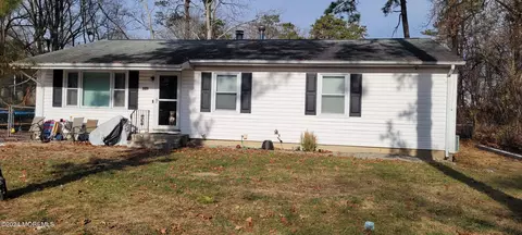 609 Commonwealth Blvd, Toms River, NJ 08757
