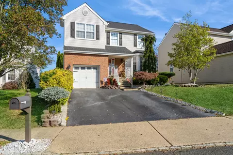 8 Ashleigh Dr, Hazlet, NJ 07730