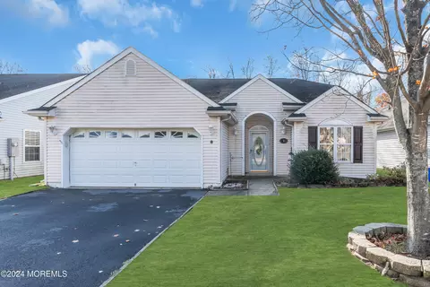 8 Ellison Ct, Union Beach, NJ 07735